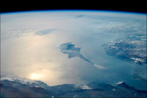 �Ա��Twitter�ϴ�̫��������ĵ�����Ƭ