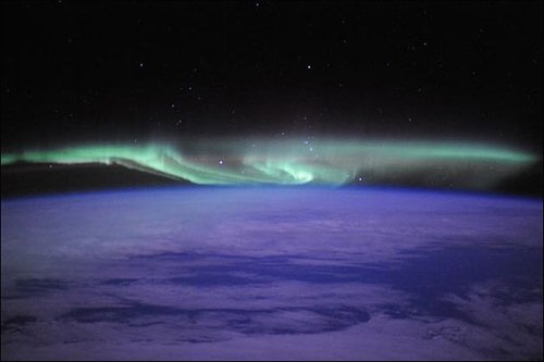 �Ա��Twitter�ϴ�̫��������ĵ�����Ƭ